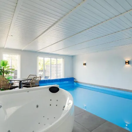 Renovated Retreat With Pool - By Traum Semesterbostad *