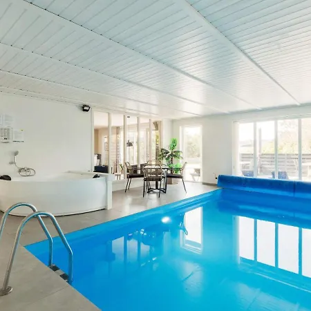 Semesterbostad Renovated Retreat With Pool - By Traum *