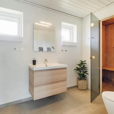 Renovated Retreat With Pool Сasa de vacaciones Thisted