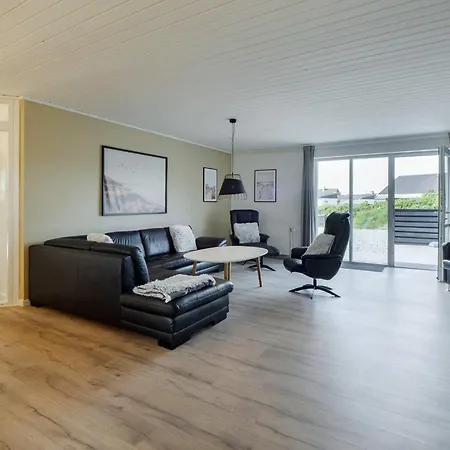 Сasa de vacaciones Renovated Retreat With Pool