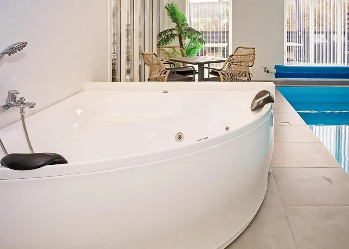 Renovated Retreat With Pool - By Traum *