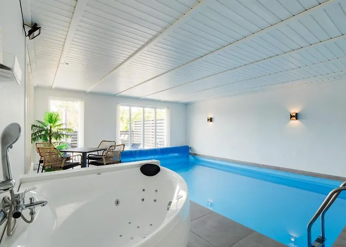 Renovated Retreat With Pool - By Traum Holiday home *