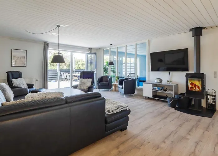 Renovated Retreat With Pool - By Traum Holiday home *